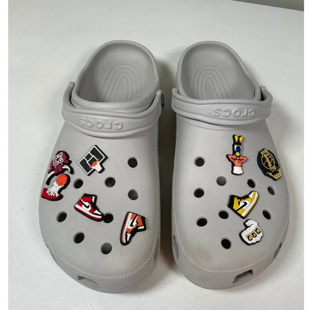 Crocs Classic Clog Men's Size 13 Light Gray Basketball Charms Jibbitz